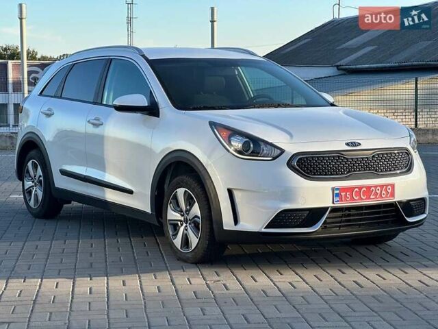 Белый Киа Niro, объемом двигателя 1.58 л и пробегом 164 тыс. км за 15500 $, фото 1 на Automoto.ua