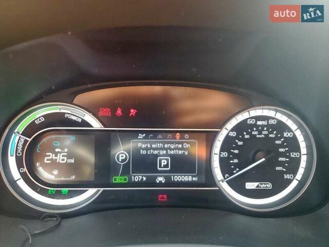 Белый Киа Niro, объемом двигателя 1.58 л и пробегом 160 тыс. км за 3100 $, фото 8 на Automoto.ua