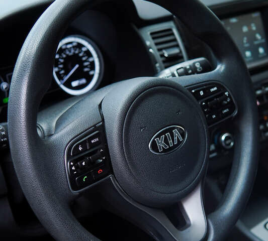 Белый Киа Niro, объемом двигателя 1.58 л и пробегом 325 тыс. км за 13000 $, фото 24 на Automoto.ua