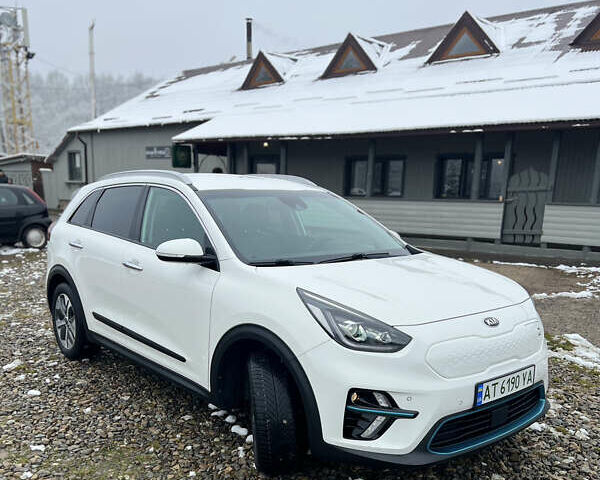 Белый Киа Niro, объемом двигателя 0 л и пробегом 137 тыс. км за 17999 $, фото 6 на Automoto.ua
