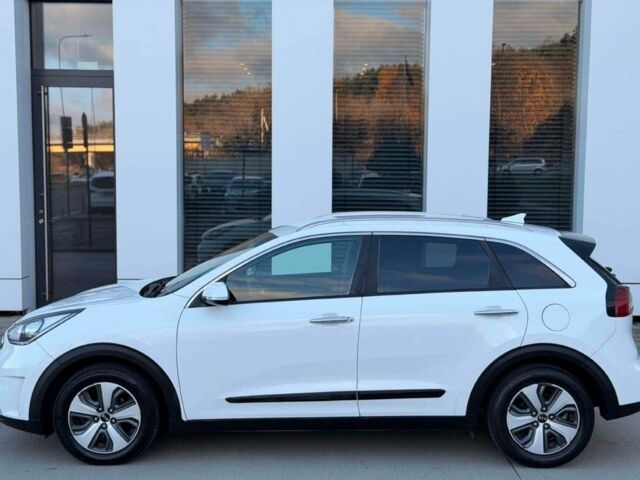 Білий Кіа Niro, об'ємом двигуна 1.6 л та пробігом 101 тис. км за 9000 $, фото 5 на Automoto.ua
