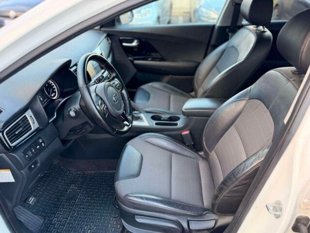 Білий Кіа Niro, об'ємом двигуна 1.6 л та пробігом 101 тис. км за 9000 $, фото 7 на Automoto.ua