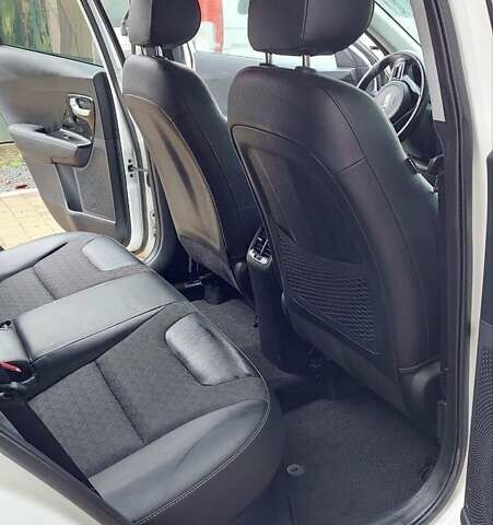 Білий Кіа Niro, об'ємом двигуна 1.58 л та пробігом 182 тис. км за 19200 $, фото 17 на Automoto.ua