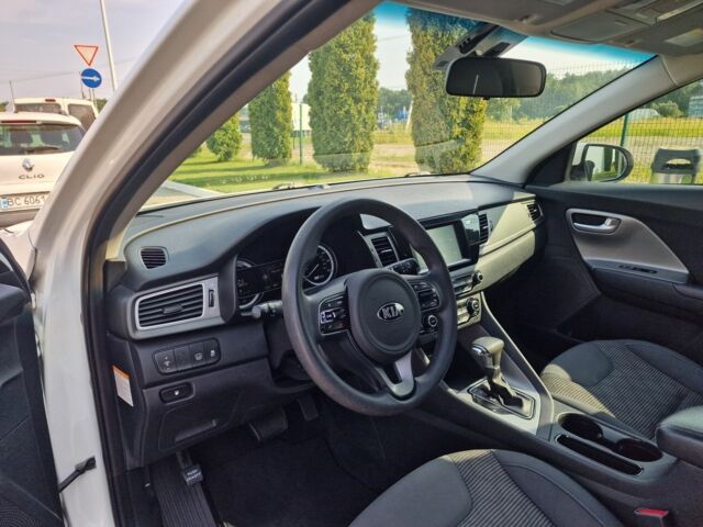 Белый Киа Niro, объемом двигателя 1.6 л и пробегом 170 тыс. км за 13500 $, фото 2 на Automoto.ua