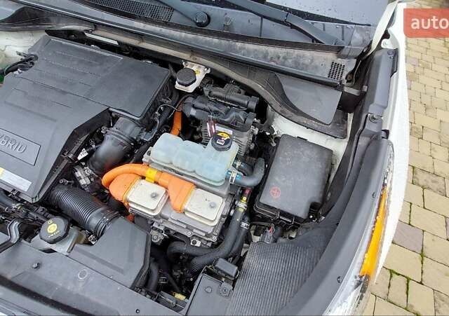 Білий Кіа Niro, об'ємом двигуна 1.58 л та пробігом 182 тис. км за 19200 $, фото 26 на Automoto.ua