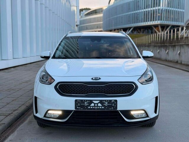 Білий Кіа Niro, об'ємом двигуна 1.6 л та пробігом 101 тис. км за 9000 $, фото 1 на Automoto.ua