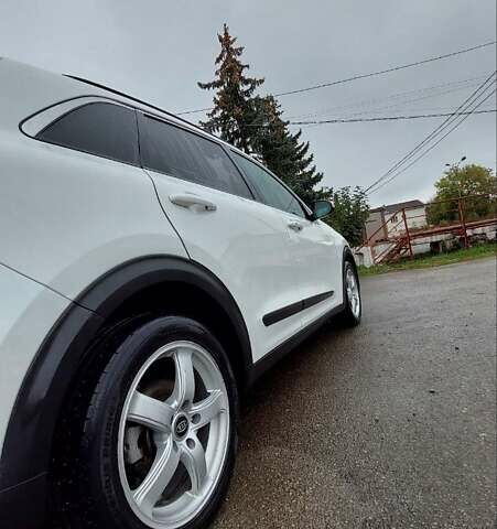 Білий Кіа Niro, об'ємом двигуна 1.58 л та пробігом 182 тис. км за 19200 $, фото 7 на Automoto.ua