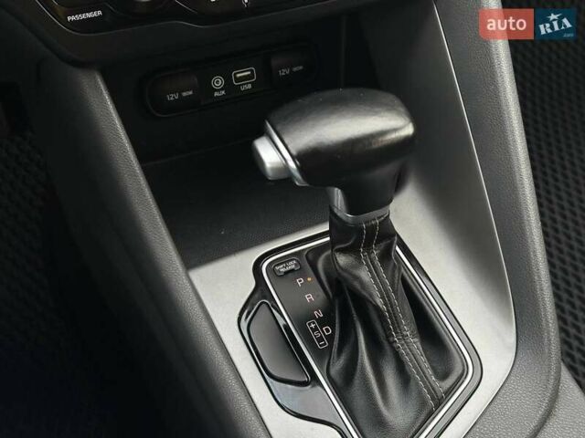 Білий Кіа Niro, об'ємом двигуна 1.58 л та пробігом 134 тис. км за 15999 $, фото 18 на Automoto.ua