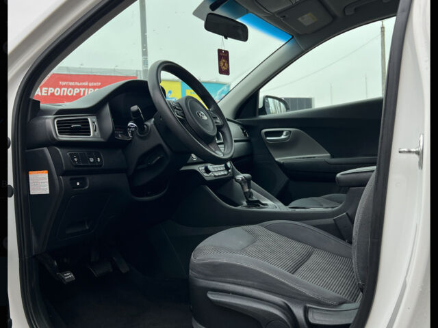 Белый Киа Niro, объемом двигателя 1.6 л и пробегом 184 тыс. км за 16300 $, фото 3 на Automoto.ua