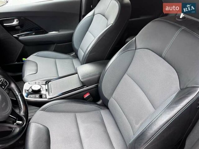 Білий Кіа Niro, об'ємом двигуна 0 л та пробігом 211 тис. км за 16400 $, фото 8 на Automoto.ua