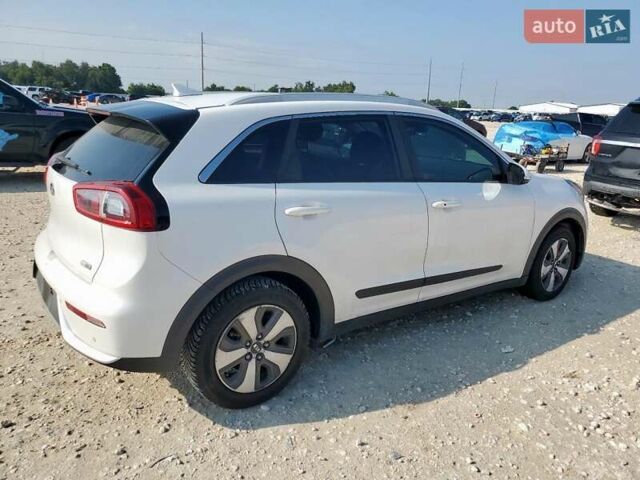 Белый Киа Niro, объемом двигателя 1.58 л и пробегом 160 тыс. км за 3100 $, фото 2 на Automoto.ua