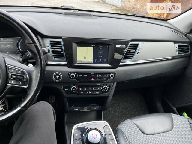 Білий Кіа Niro, об'ємом двигуна 0 л та пробігом 211 тис. км за 16400 $, фото 4 на Automoto.ua