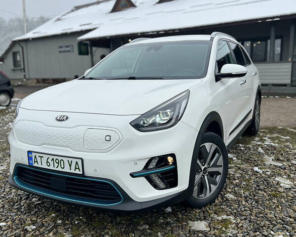 Белый Киа Niro, объемом двигателя 0 л и пробегом 137 тыс. км за 17999 $, фото 4 на Automoto.ua