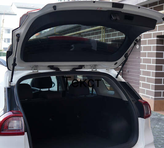 Белый Киа Niro, объемом двигателя 1.58 л и пробегом 325 тыс. км за 13000 $, фото 11 на Automoto.ua