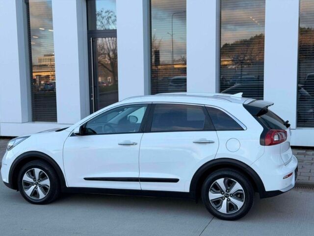 Білий Кіа Niro, об'ємом двигуна 1.6 л та пробігом 101 тис. км за 9000 $, фото 6 на Automoto.ua