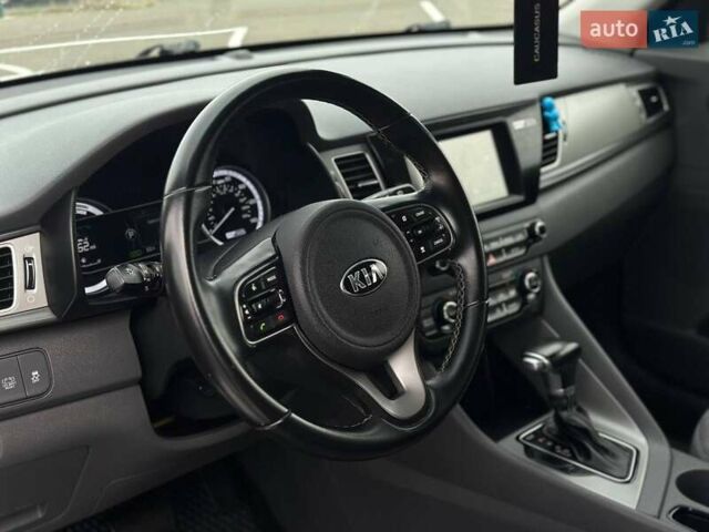 Білий Кіа Niro, об'ємом двигуна 1.58 л та пробігом 134 тис. км за 15999 $, фото 9 на Automoto.ua