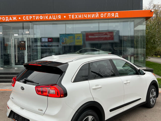 Белый Киа Niro, объемом двигателя 1.6 л и пробегом 184 тыс. км за 16300 $, фото 2 на Automoto.ua
