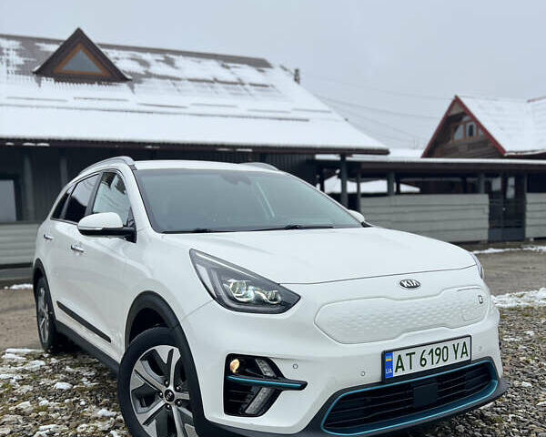 Белый Киа Niro, объемом двигателя 0 л и пробегом 137 тыс. км за 17999 $, фото 5 на Automoto.ua