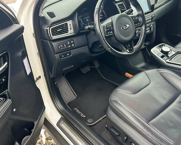 Белый Киа Niro, объемом двигателя 0 л и пробегом 137 тыс. км за 17999 $, фото 23 на Automoto.ua