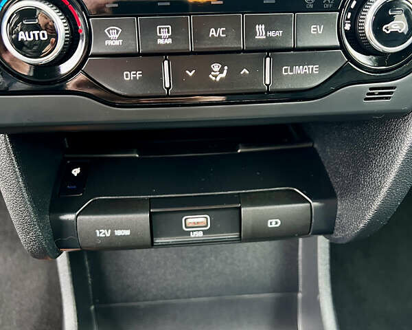 Белый Киа Niro, объемом двигателя 0 л и пробегом 137 тыс. км за 17999 $, фото 47 на Automoto.ua