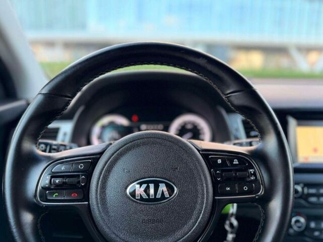 Білий Кіа Niro, об'ємом двигуна 1.6 л та пробігом 101 тис. км за 9000 $, фото 16 на Automoto.ua