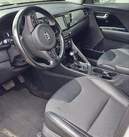 Білий Кіа Niro, об'ємом двигуна 1.58 л та пробігом 182 тис. км за 19200 $, фото 8 на Automoto.ua