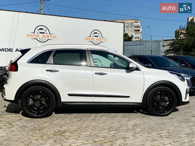 Білий Кіа Niro, об'ємом двигуна 0 л та пробігом 68 тис. км за 18850 $, фото 5 на Automoto.ua