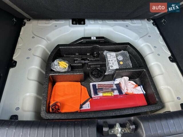 Белый Киа Niro, объемом двигателя 0 л и пробегом 145 тыс. км за 19700 $, фото 19 на Automoto.ua