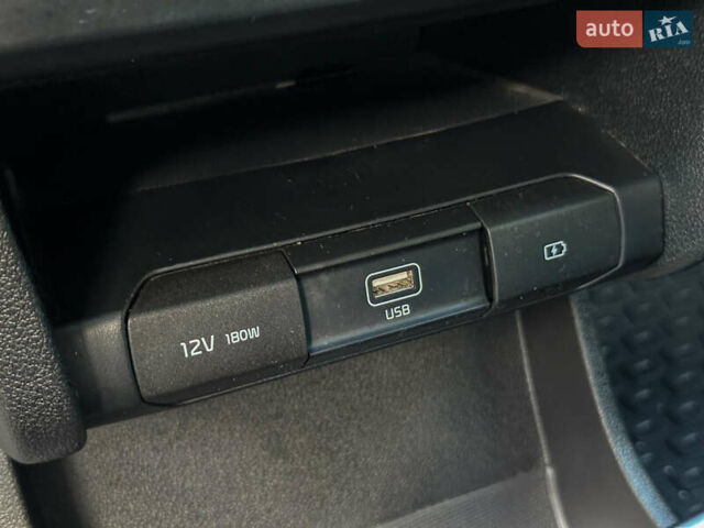 Білий Кіа Niro, об'ємом двигуна 0 л та пробігом 204 тис. км за 17800 $, фото 82 на Automoto.ua