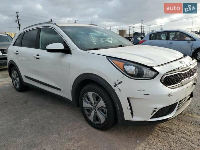 Киа Niro 2019 в Львове на Automoto.ua Белый Киа Niro, объемом двигателя 1.58 л и пробегом 86 тыс. км за 3500 $, фото 3 на Automoto.ua