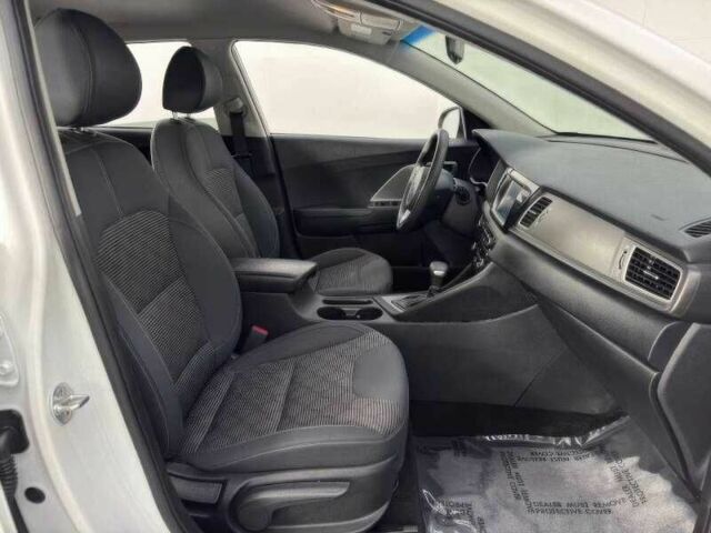 Белый Киа Niro, объемом двигателя 1.6 л и пробегом 50 тыс. км за 9000 $, фото 9 на Automoto.ua
