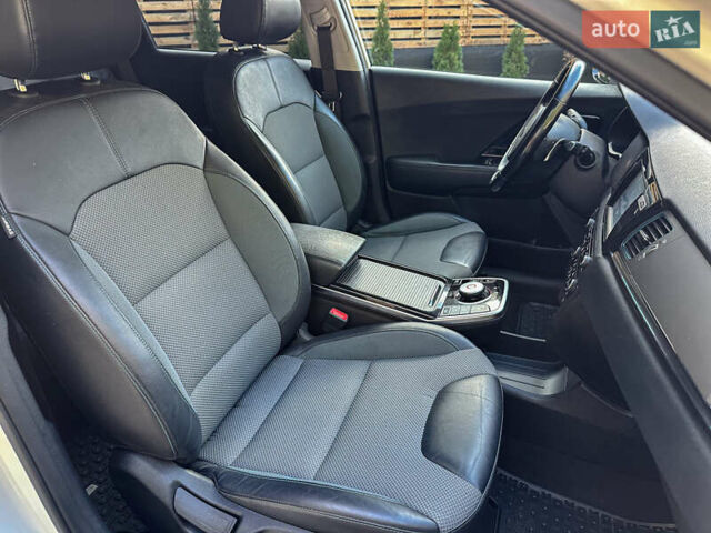 Білий Кіа Niro, об'ємом двигуна 0 л та пробігом 204 тис. км за 17800 $, фото 109 на Automoto.ua
