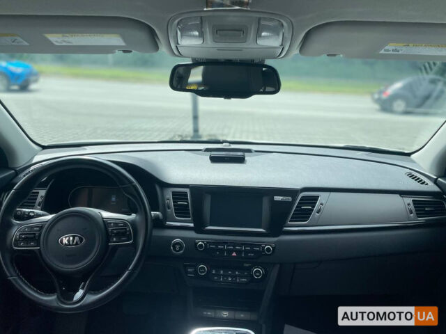 Білий Кіа Niro, об'ємом двигуна 64 л та пробігом 103 тис. км за 20400 $, фото 9 на Automoto.ua