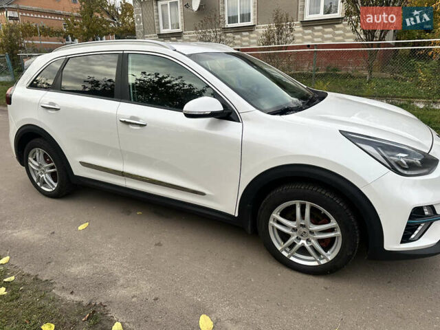 Киа Niro 2019 в Луцке на Automoto.ua Белый Киа Niro, объемом двигателя 0 л и пробегом 176 тыс. км за 15900 $, фото 6 на Automoto.ua
