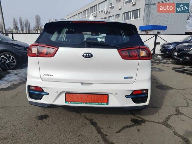 Белый Киа Niro, объемом двигателя 0 л и пробегом 105 тыс. км за 17555 $, фото 6 на Automoto.ua