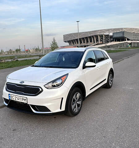 Білий Кіа Niro, об'ємом двигуна 1.6 л та пробігом 182 тис. км за 16500 $, фото 13 на Automoto.ua