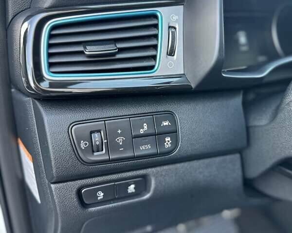 Белый Киа Niro, объемом двигателя 0 л и пробегом 145 тыс. км за 19700 $, фото 33 на Automoto.ua