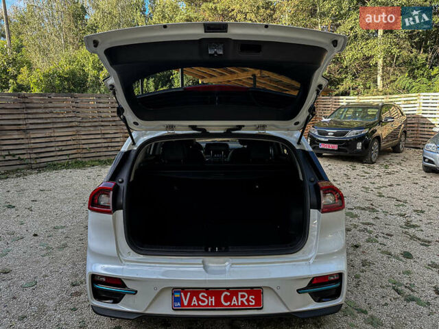 Білий Кіа Niro, об'ємом двигуна 0 л та пробігом 204 тис. км за 17800 $, фото 100 на Automoto.ua