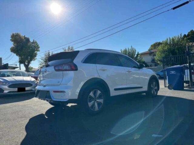 Білий Кіа Niro, об'ємом двигуна 1.6 л та пробігом 34 тис. км за 9700 $, фото 5 на Automoto.ua