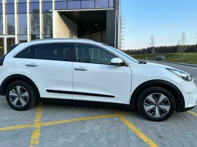 Белый Киа Niro, объемом двигателя 0 л и пробегом 91 тыс. км за 11300 $, фото 3 на Automoto.ua