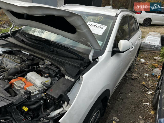 Білий Кіа Niro, об'ємом двигуна 1.58 л та пробігом 97 тис. км за 8900 $, фото 6 на Automoto.ua