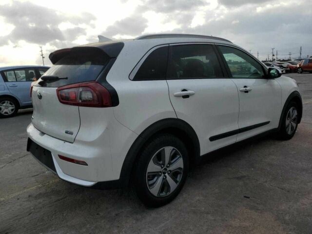 Білий Кіа Niro, об'ємом двигуна 1.6 л та пробігом 86 тис. км за 4100 $, фото 2 на Automoto.ua