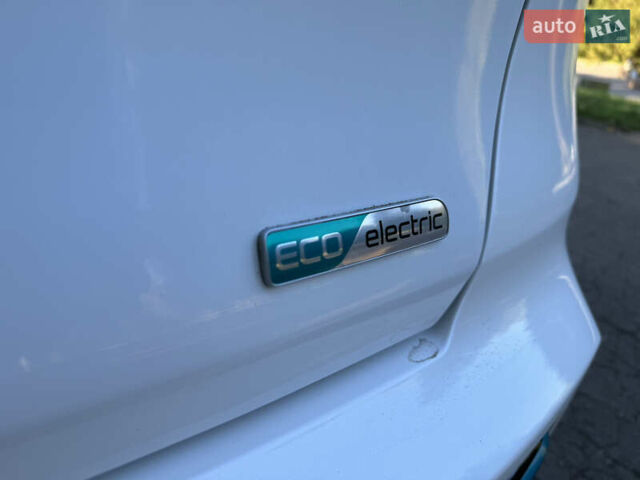 Белый Киа Niro, объемом двигателя 0 л и пробегом 147 тыс. км за 18500 $, фото 37 на Automoto.ua