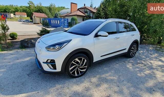 Білий Кіа Niro, об'ємом двигуна 0 л та пробігом 199 тис. км за 20000 $, фото 15 на Automoto.ua