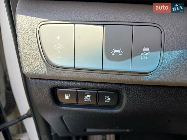 Белый Киа Niro, объемом двигателя 1.58 л и пробегом 93 тыс. км за 17900 $, фото 11 на Automoto.ua