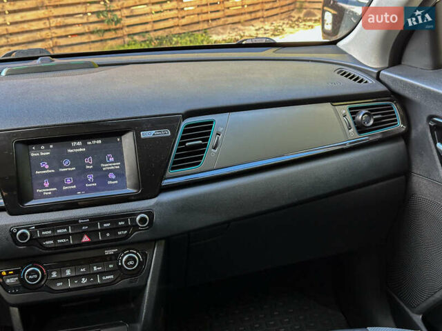 Білий Кіа Niro, об'ємом двигуна 0 л та пробігом 204 тис. км за 17800 $, фото 92 на Automoto.ua