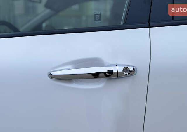 Білий Кіа Niro, об'ємом двигуна 0 л та пробігом 124 тис. км за 16999 $, фото 10 на Automoto.ua