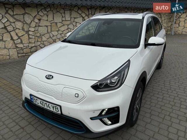 Киа Niro 2019 в Львове на Automoto.ua Белый Киа Niro, объемом двигателя 0 л и пробегом 97 тыс. км за 19000 $, фото 5 на Automoto.ua