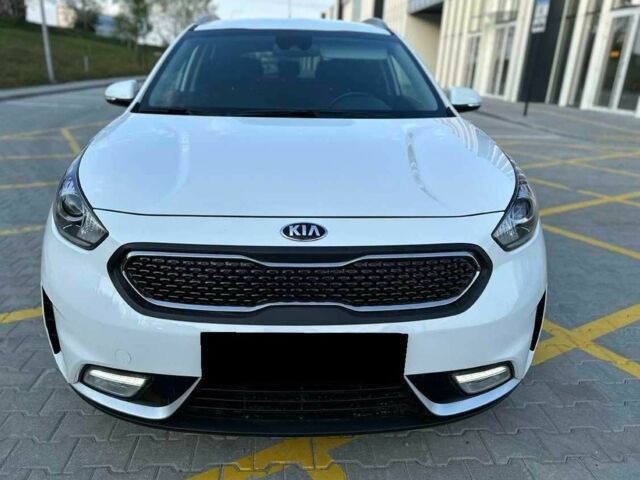 Белый Киа Niro, объемом двигателя 0 л и пробегом 91 тыс. км за 11300 $, фото 1 на Automoto.ua