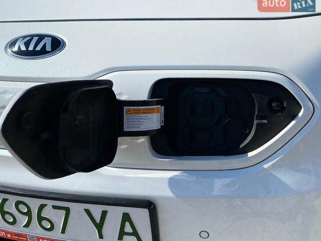 Белый Киа Niro, объемом двигателя 0 л и пробегом 70 тыс. км за 18850 $, фото 23 на Automoto.ua